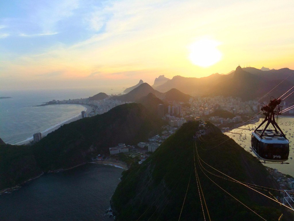 Solnedgång över Copacabana sedd från Sockertoppen i Rio de Janeiro - favoritländer