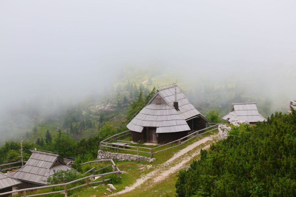 Dimma Velika Planina och vandring i Slovenien