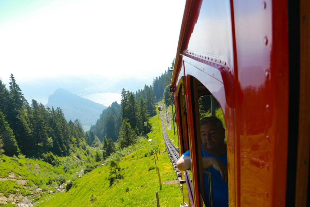 vackra tågresor i Schweiz