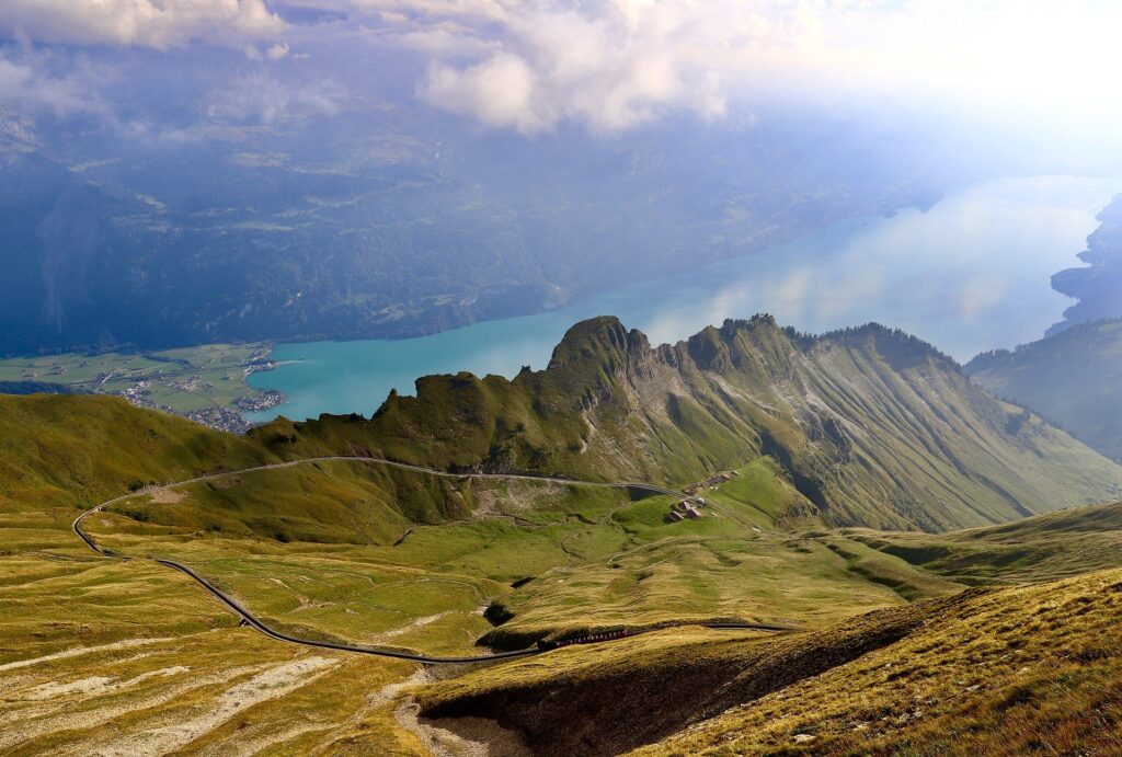 vackra tågresor i Schweiz