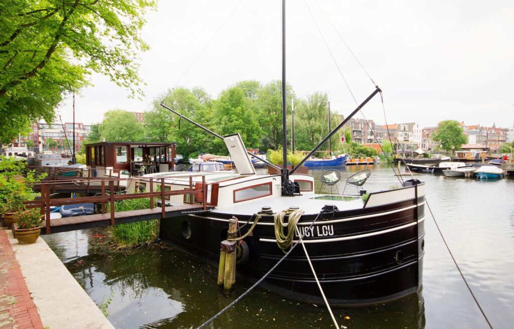 Bo i husbåt Amsterdam